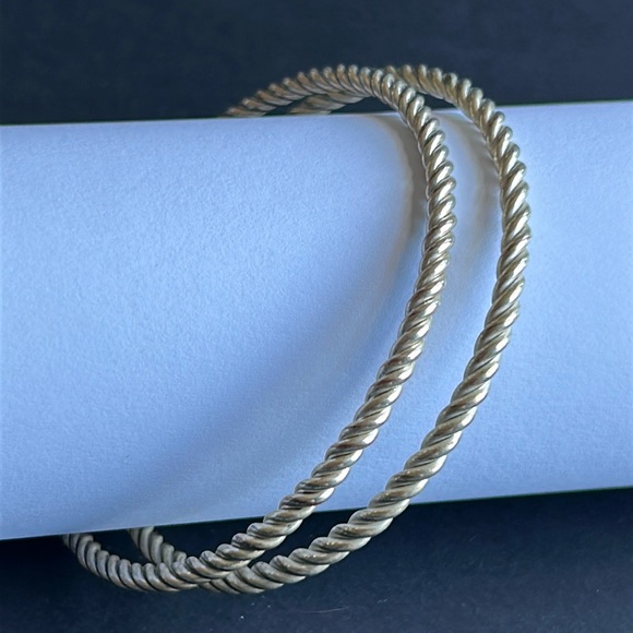 Vintage Jewelry - Set of 2 women’s vintage dainty silver tone twisted unique bangle‎ bracelets